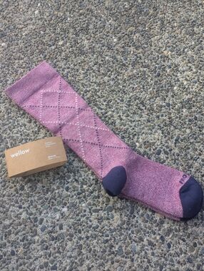 Wellow Purple Argyle Compression Socks. NWT